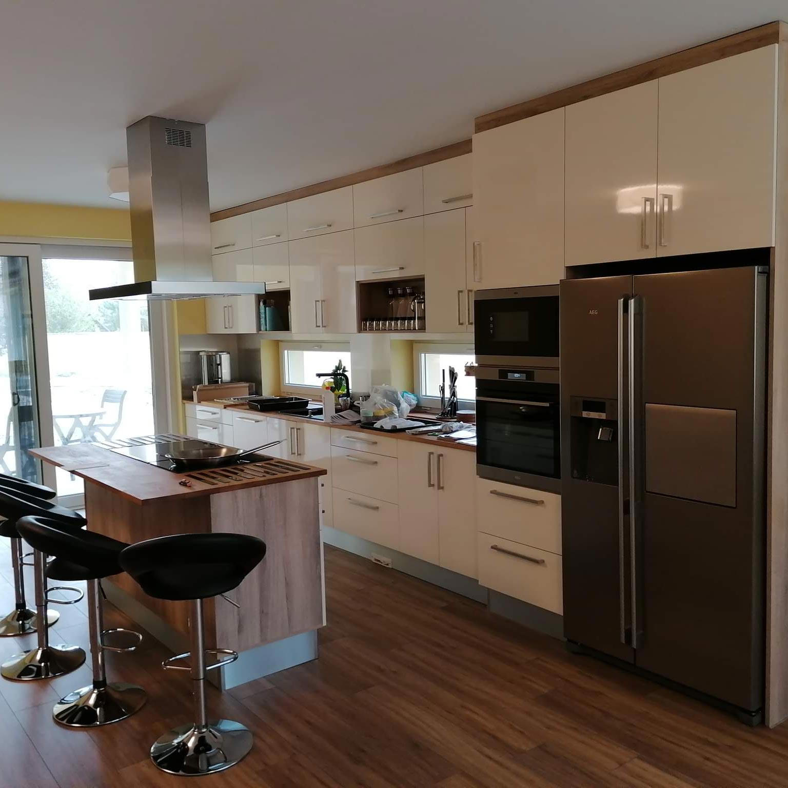 egyedi konyhabútor, asztalos